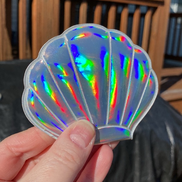 Silver Holographic Sea Shell Compact Mirror - Picture 4 of 15